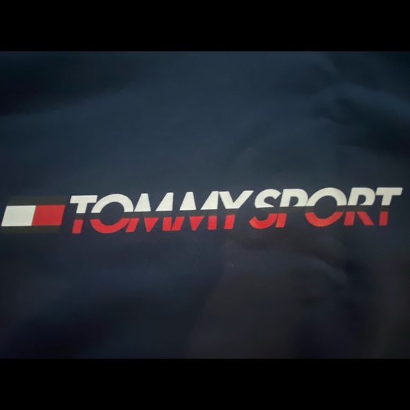 Tommy Hilfiger off the shoulder crop jumper - Picture 2 of 3